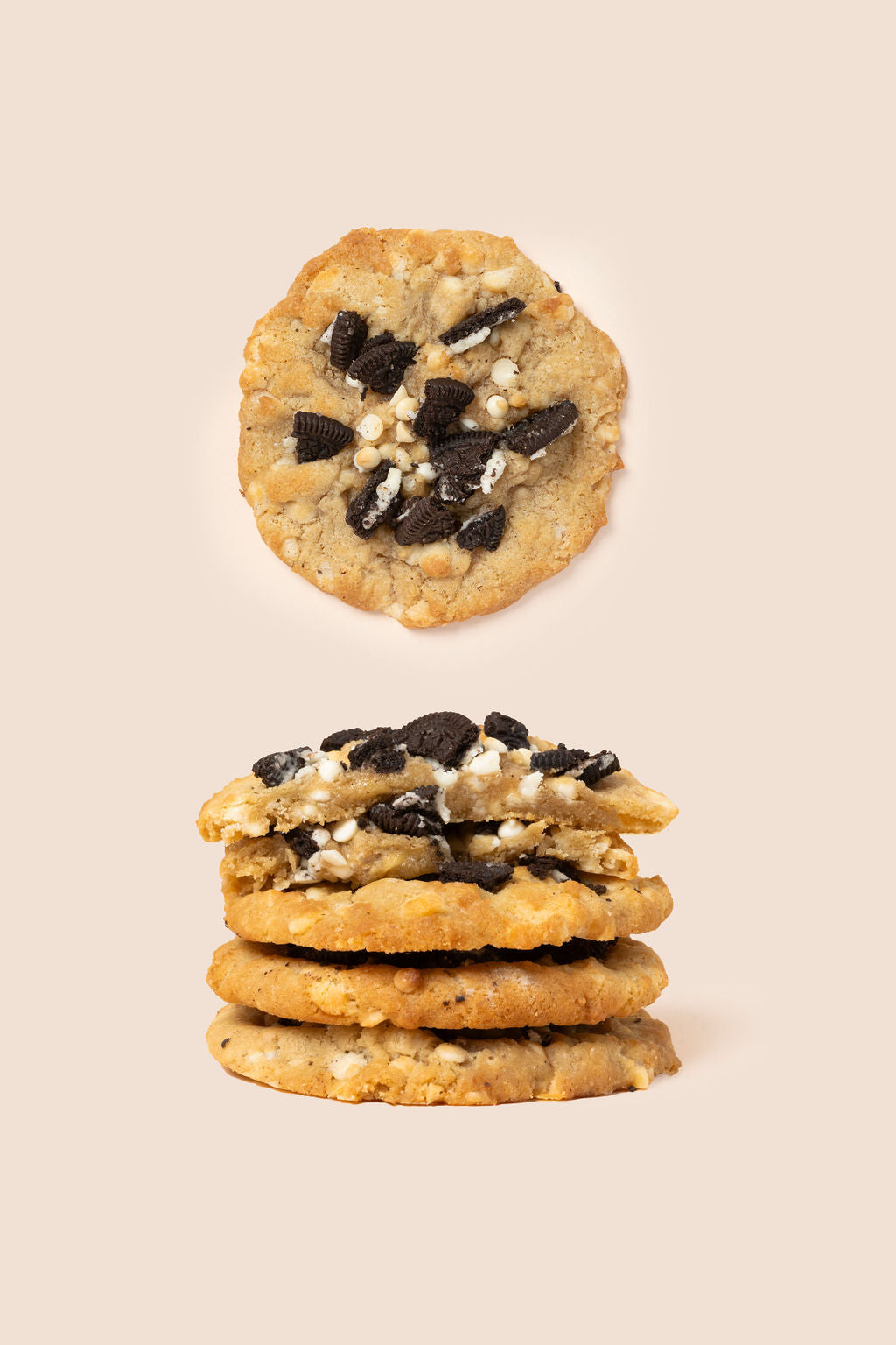 Galletas de cookies and cream con chispas de chocolate blanco y oreo en trozos